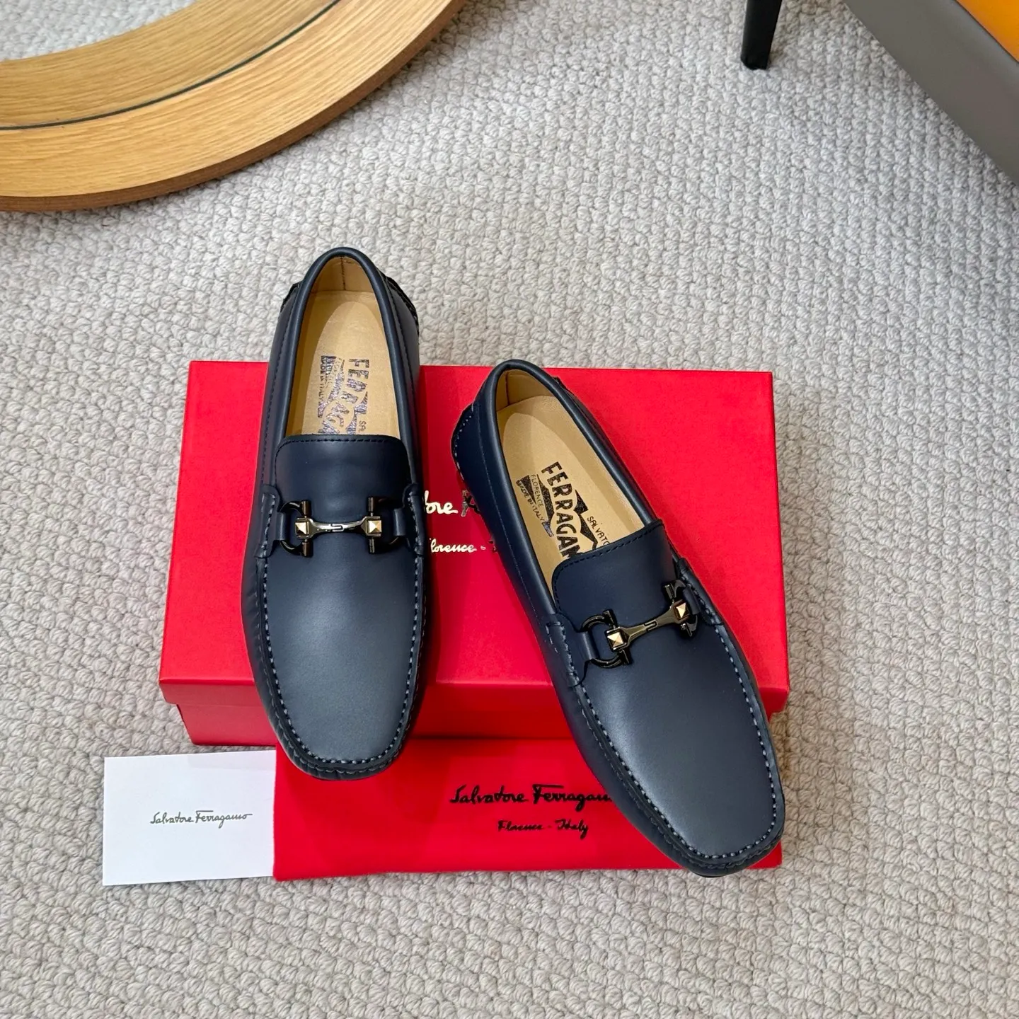 Men's men's shoes 💰420 (Yangli) Ferragamo 〰Ferragamo 2⃣️0⃣️2⃣️5️⃣ New series 👊🏻 Upper 🇮🇹 Italian imported calfskin, original outsole molding. Water-dyed sheepskin lining. The identity of every successful man is set off, and the upper and lower shoes are elegant and stable🚶🏻🚶🏻The high-end custom counter original replica is an eternal classic🔍️Number of codes: 38-46 with counter packaging